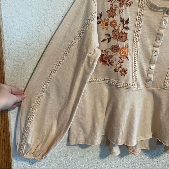 Coco + Jaimeson- Cream Embroidered Peplum Blouse, Size Large - Picture 5 of 11